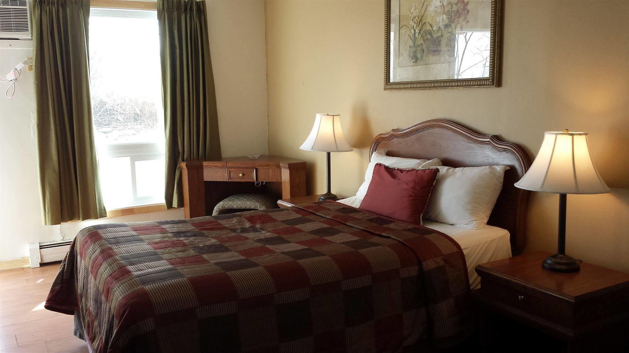 Motel Iberville Saint-Jean-sur-Richelieu ภายนอก รูปภาพ