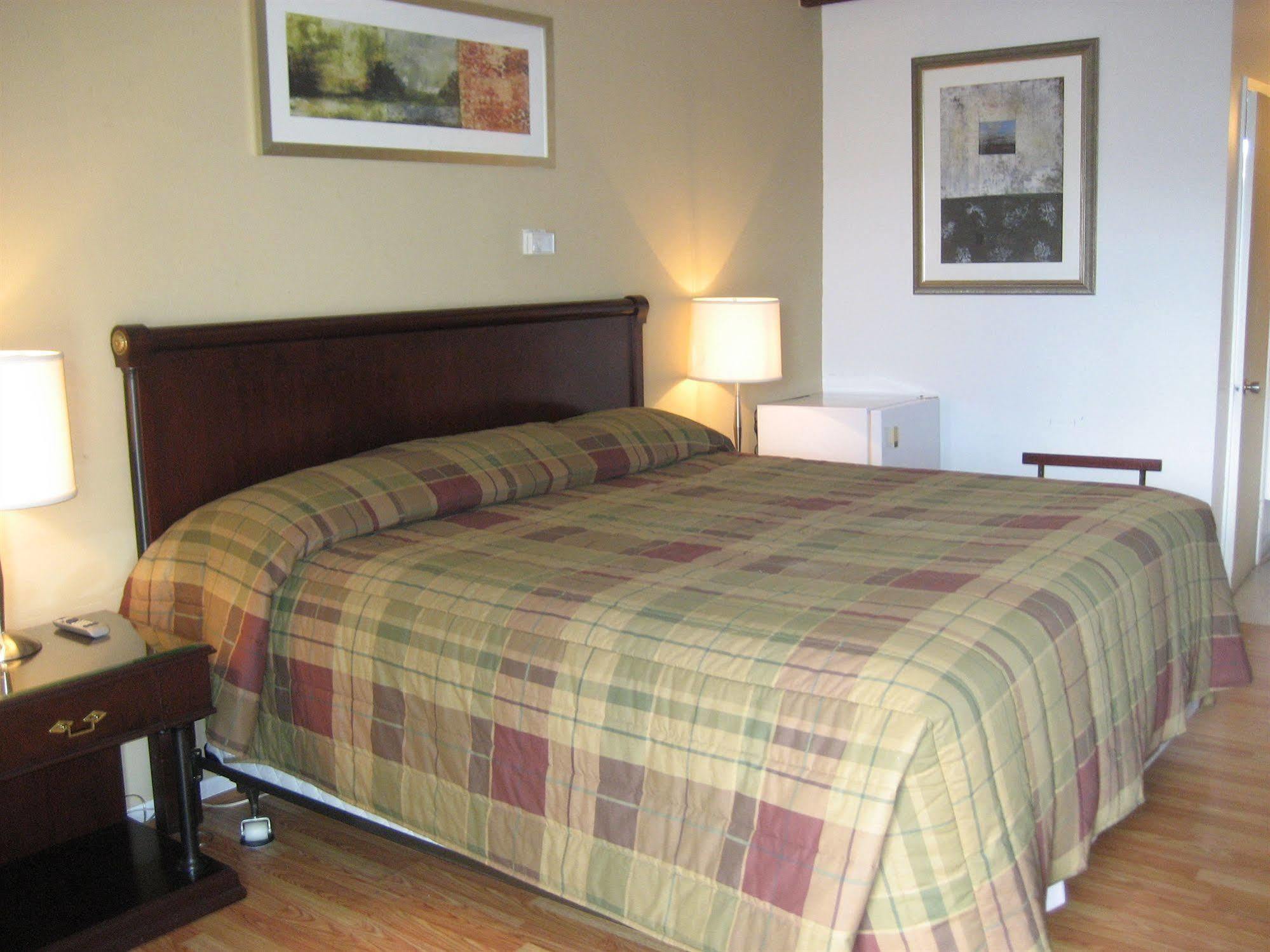 Motel Iberville Saint-Jean-sur-Richelieu ภายนอก รูปภาพ